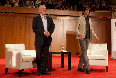 Mario Vargas Llosa y Benjamin Prado en el Festival Internacional de Poesía