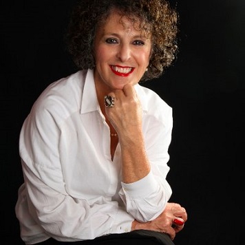Escritora Lola López Mondéjar