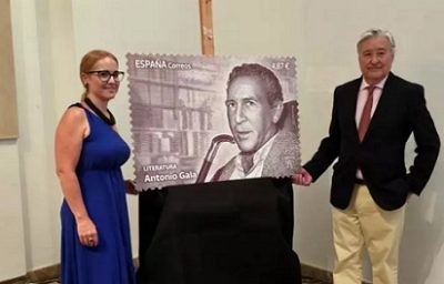 Sello postal de Antonio Gala